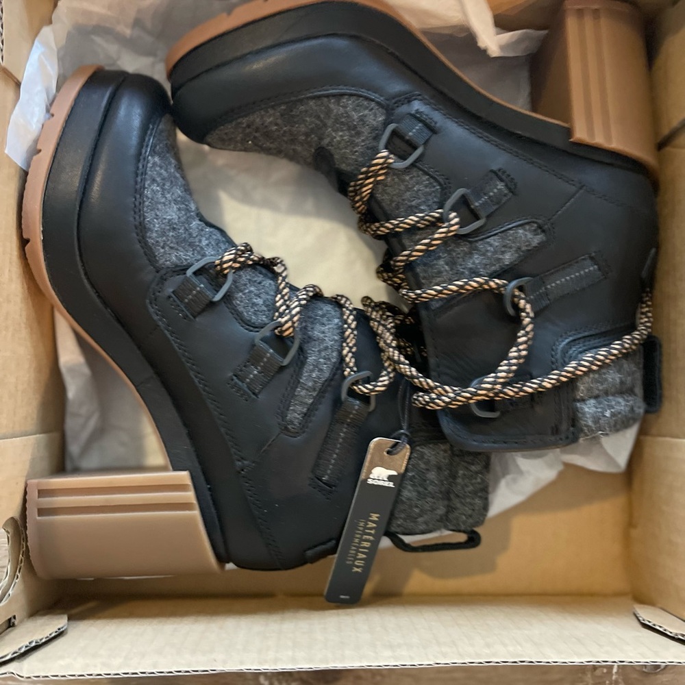 Sorel black lace boots - Picture 3 of 3